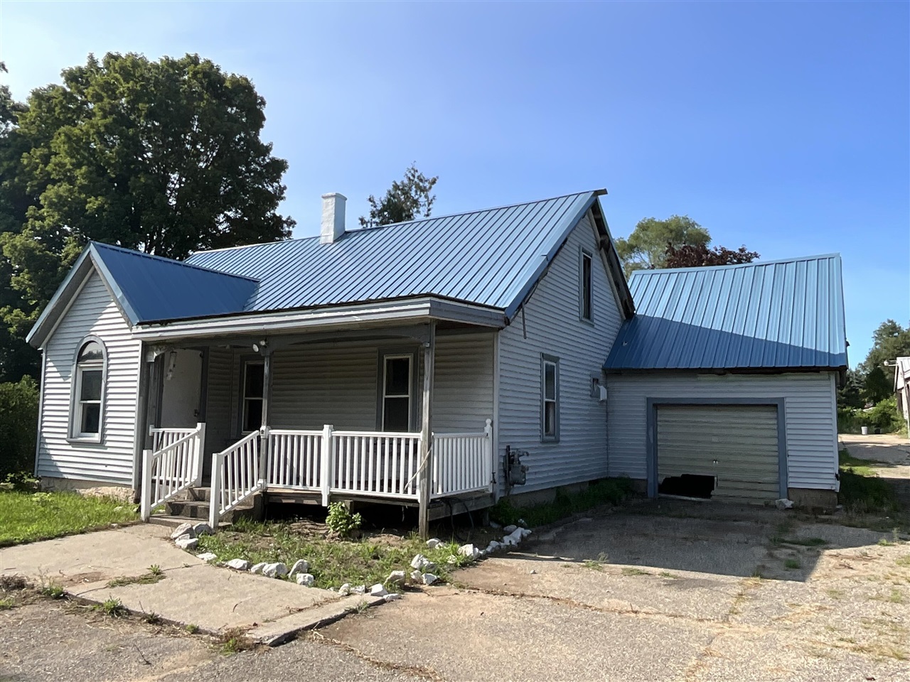 2031 10 Mile Road Property Photo 1