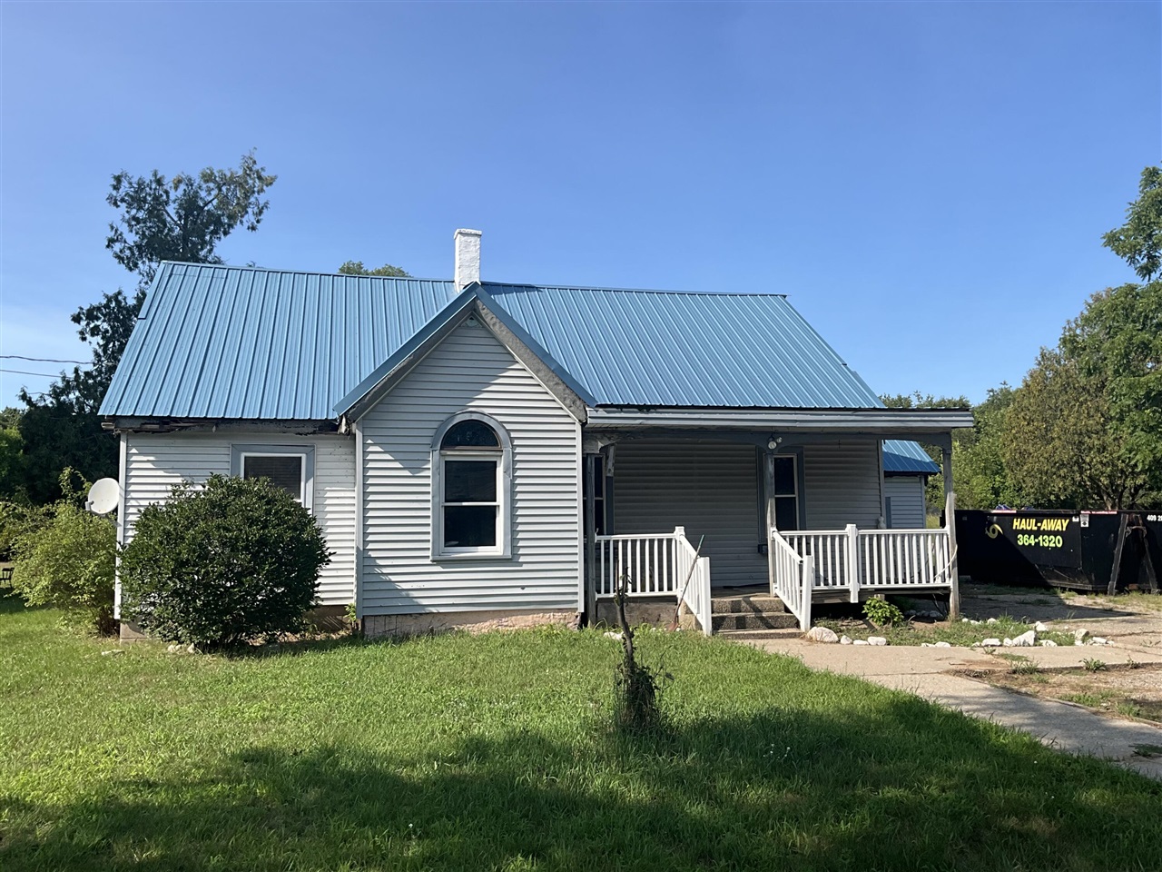 2031 10 Mile Road Property Photo 2