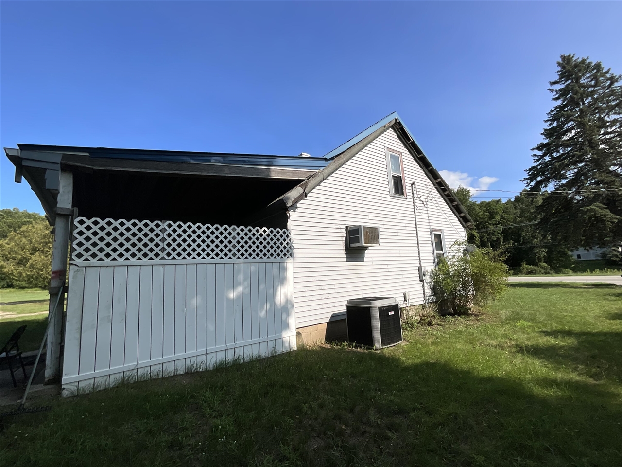 2031 10 Mile Road Property Photo 3