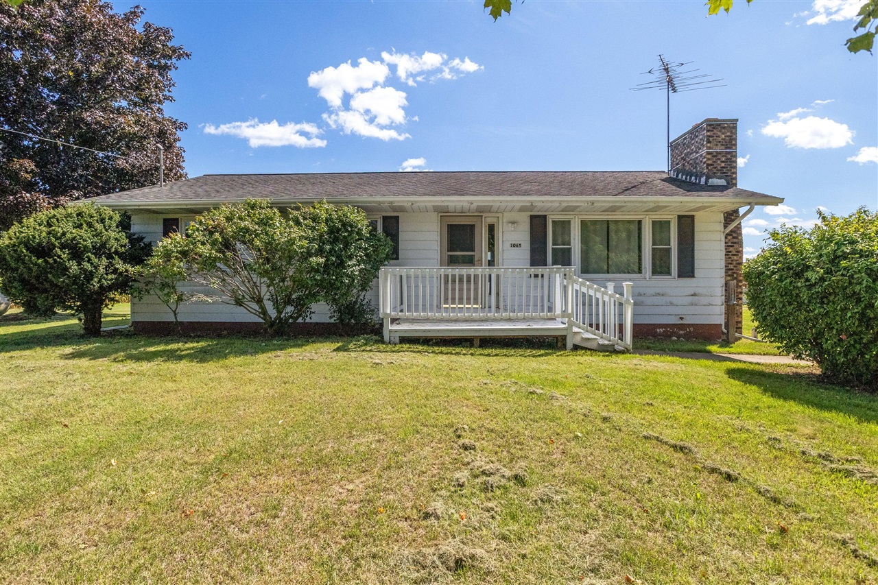 1061 Litchfield Road Property Photo 1
