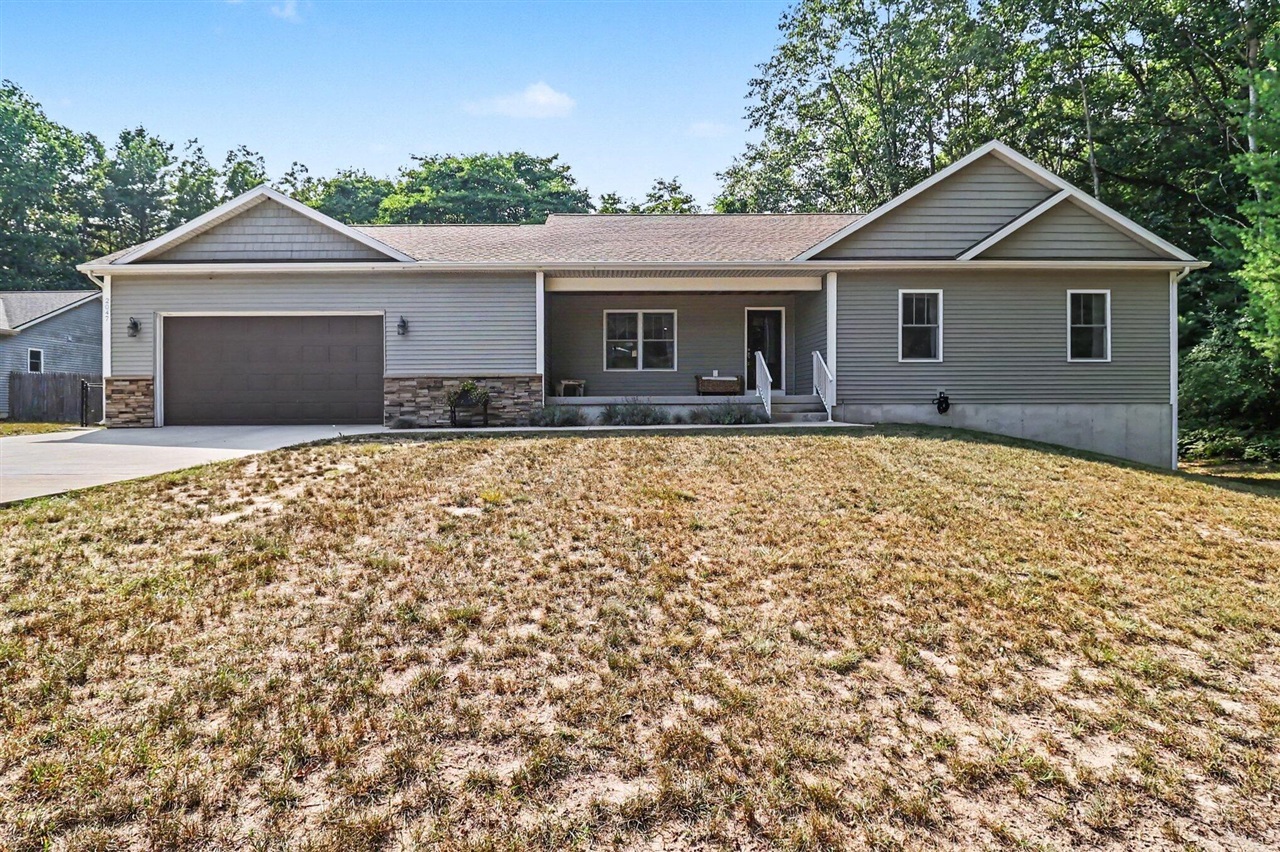 2047 N Lakeshore Drive Property Photo 1
