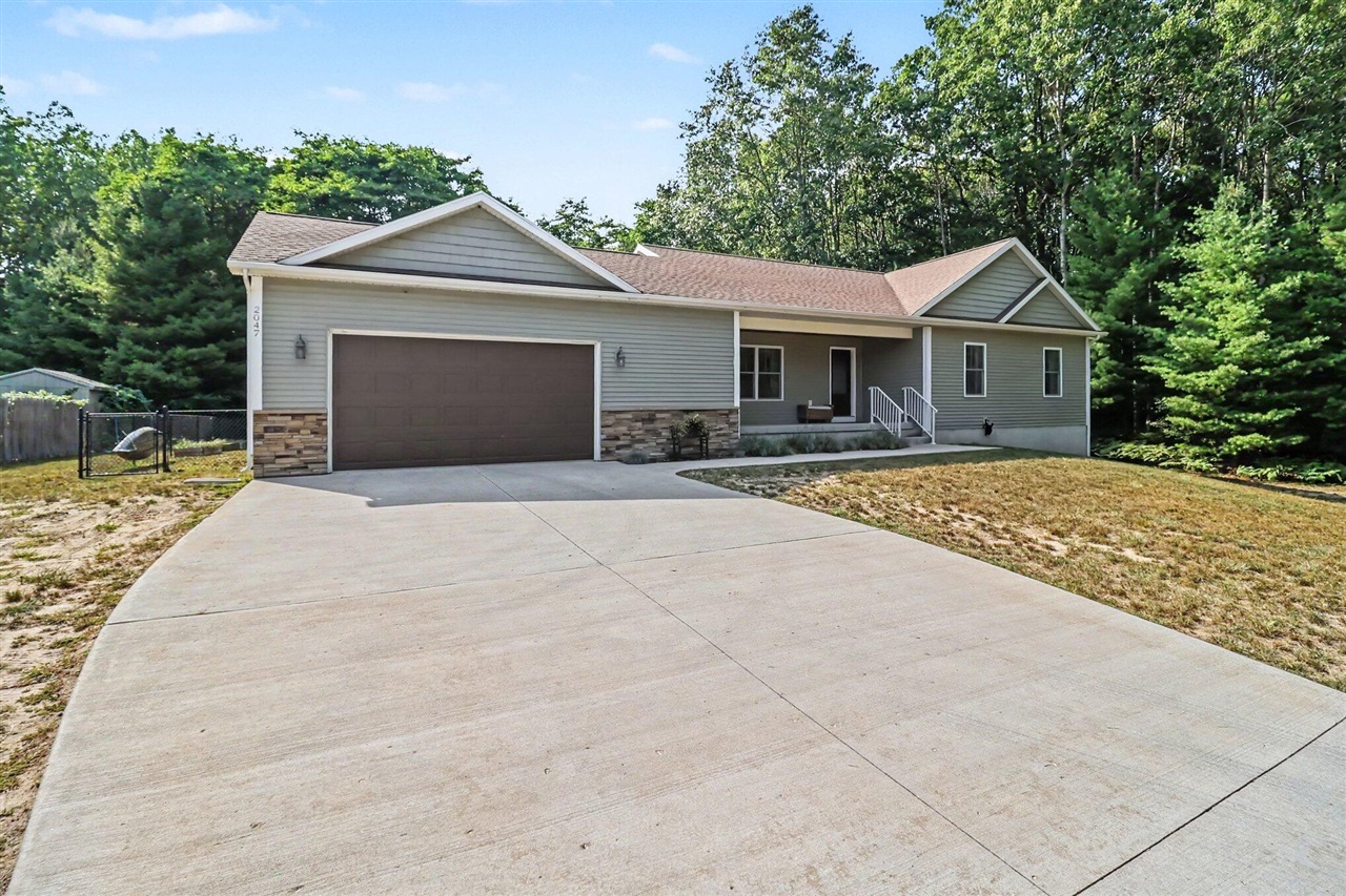 2047 N Lakeshore Drive Property Photo 5