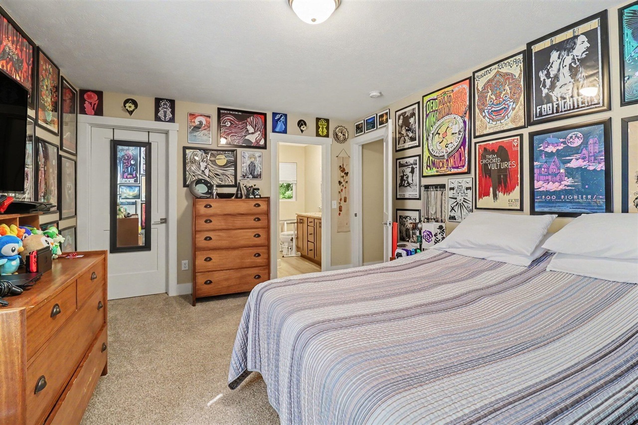 2047 N Lakeshore Drive Property Photo 17