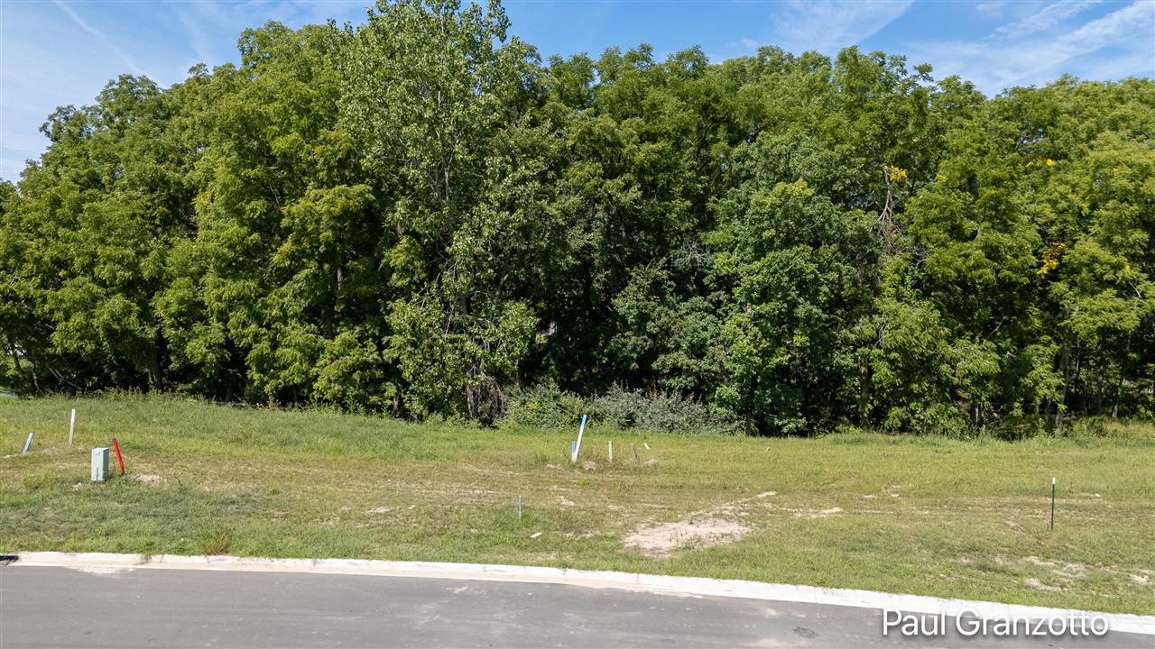 5561 N Blackberry Bluff Property Photo 2