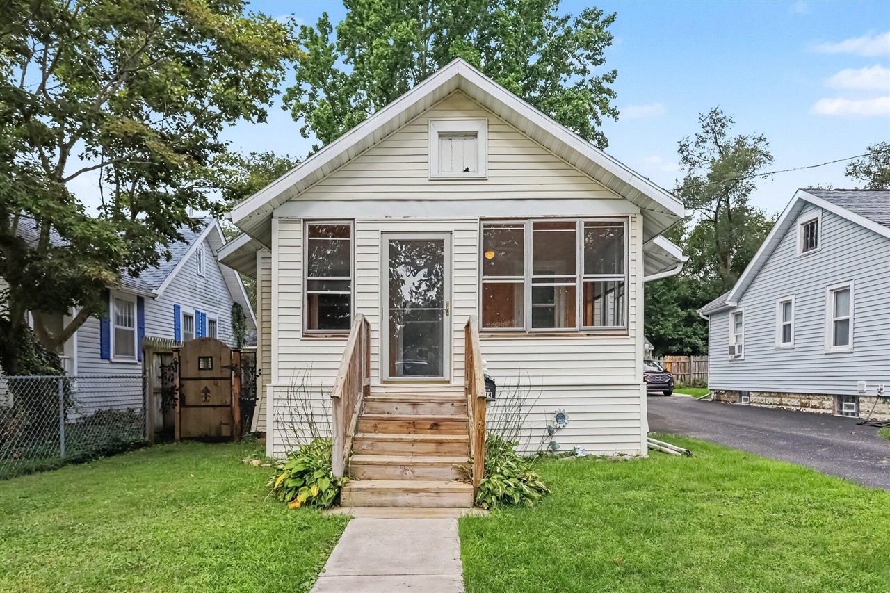 114 Foster Avenue Property Photo 1