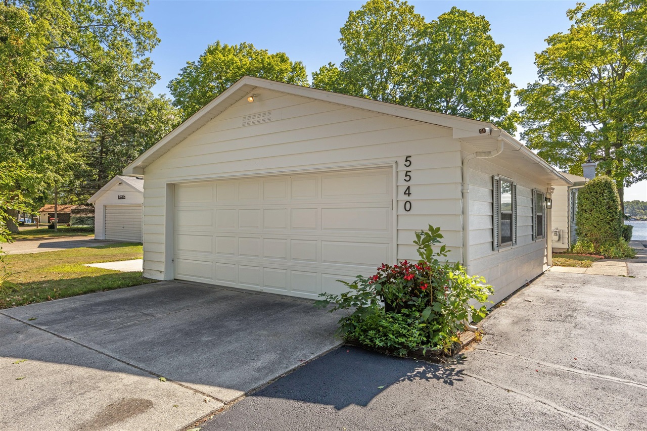 5540 Cozy Point Drive Property Photo 1