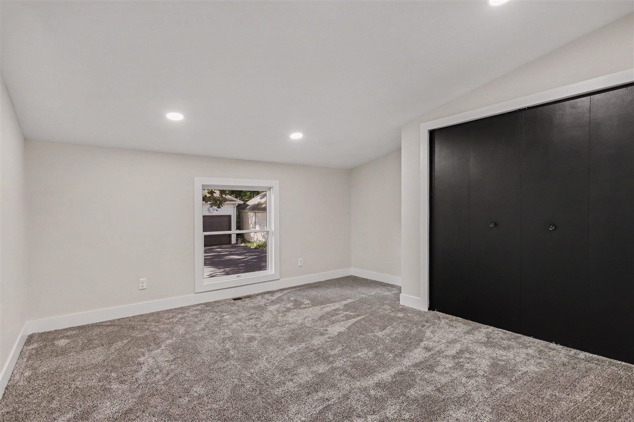 105 W Telegraph Property Photo 14