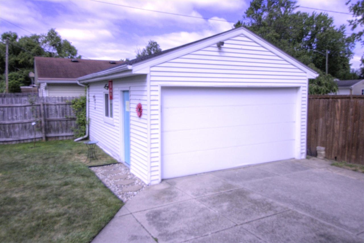 2309 Mayfield Road Property Photo 6