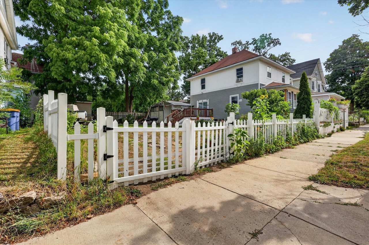 243 Delaware Street Property Photo 2