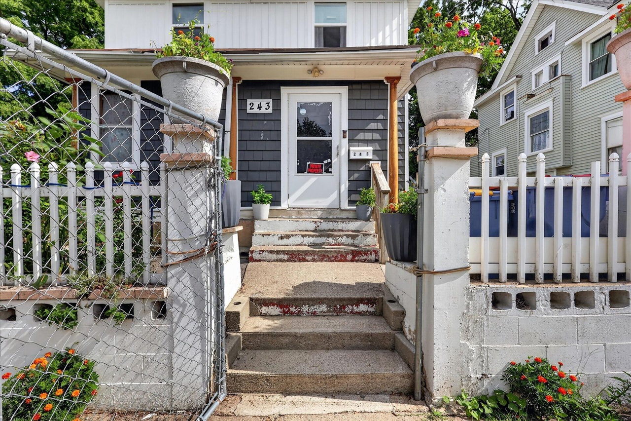 243 Delaware Street Property Photo 6
