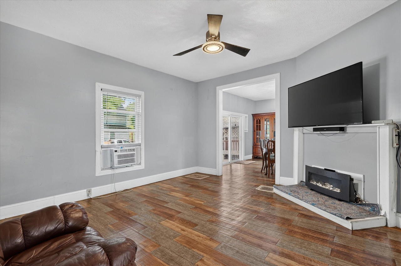 243 Delaware Street Property Photo 10