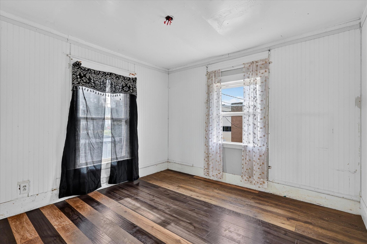 243 Delaware Street Property Photo 23