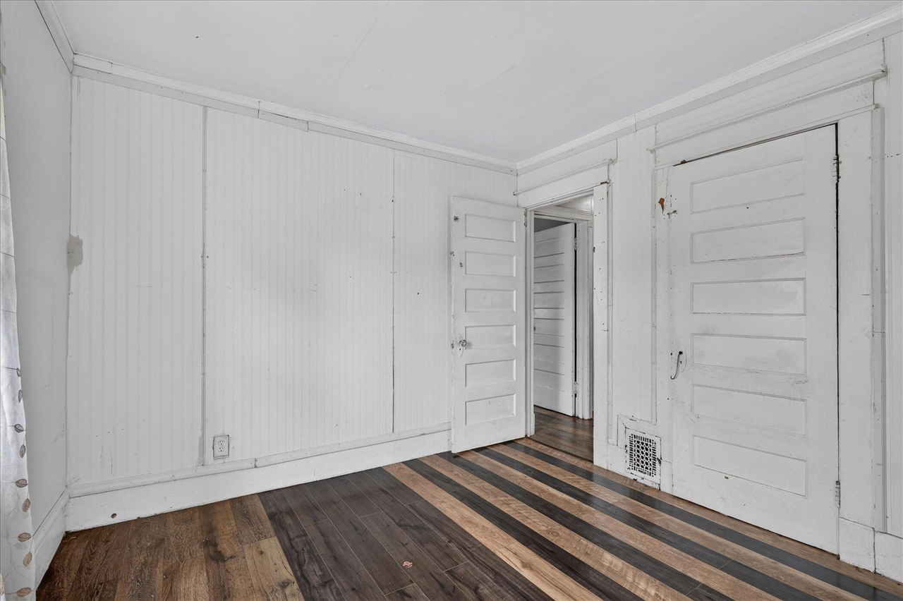 243 Delaware Street Property Photo 24