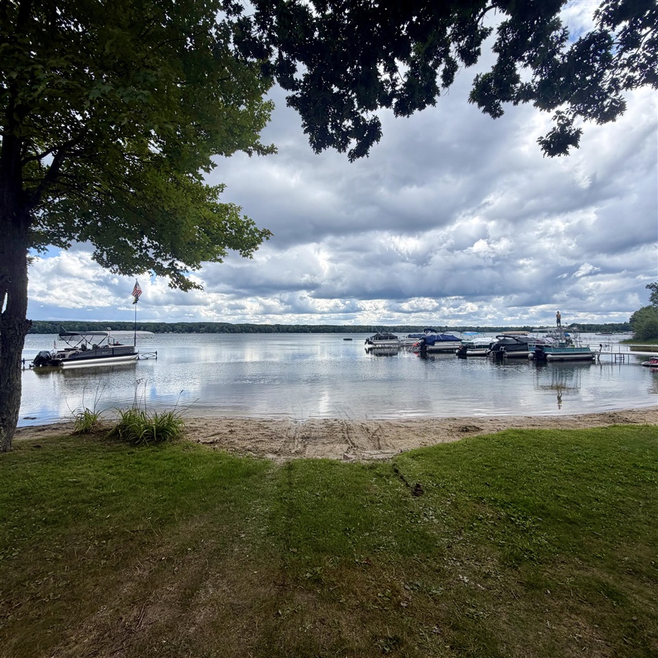3286 Wolf Lake Drive Property Photo 4