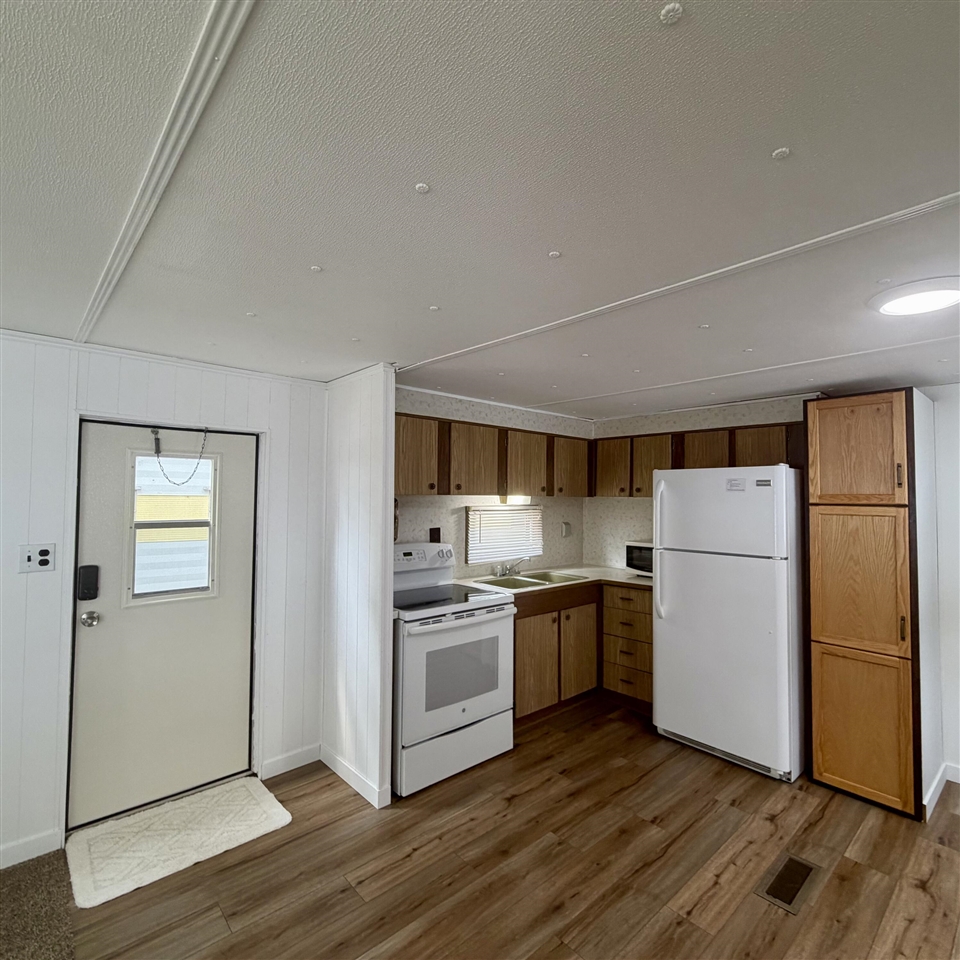 3286 Wolf Lake Drive Property Photo 8