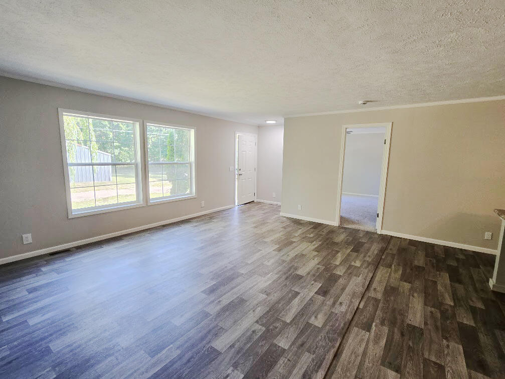685 S Bingham Avenue Property Photo 10