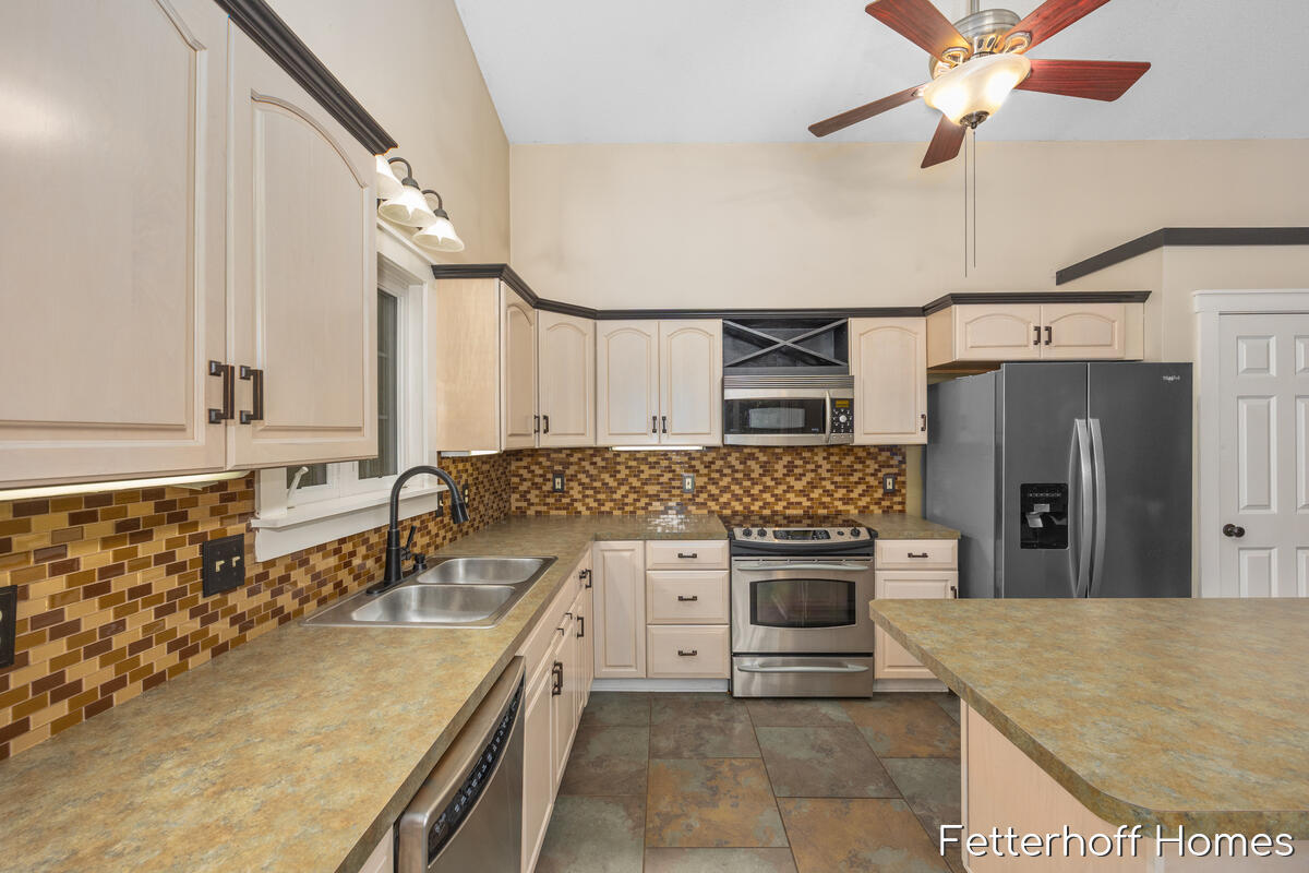 6615 Beech Creek Drive Property Photo 17