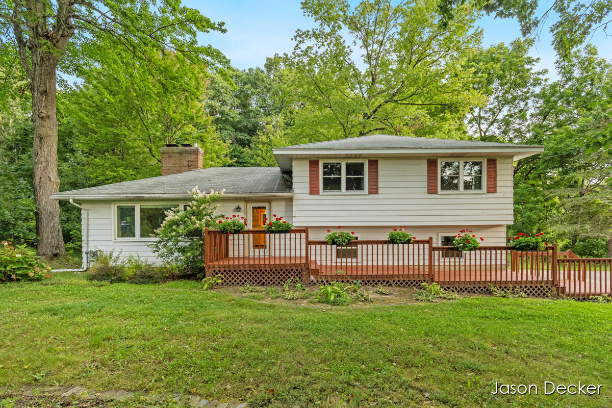 6181 10 Mile Road Property Photo 1