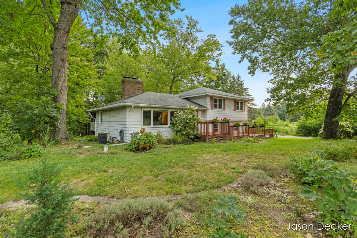 6181 10 Mile Road Property Photo 3
