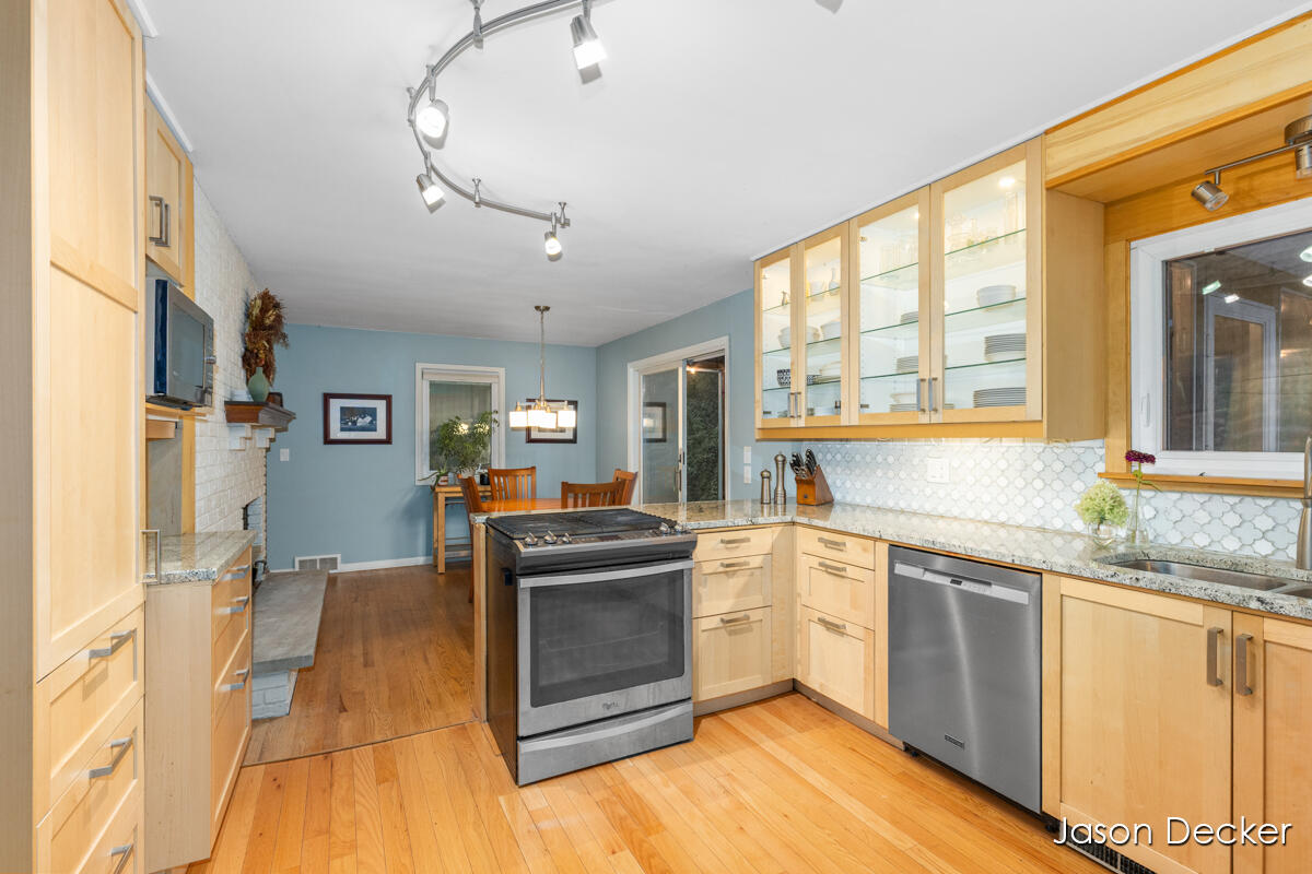 6181 10 Mile Road Property Photo 9