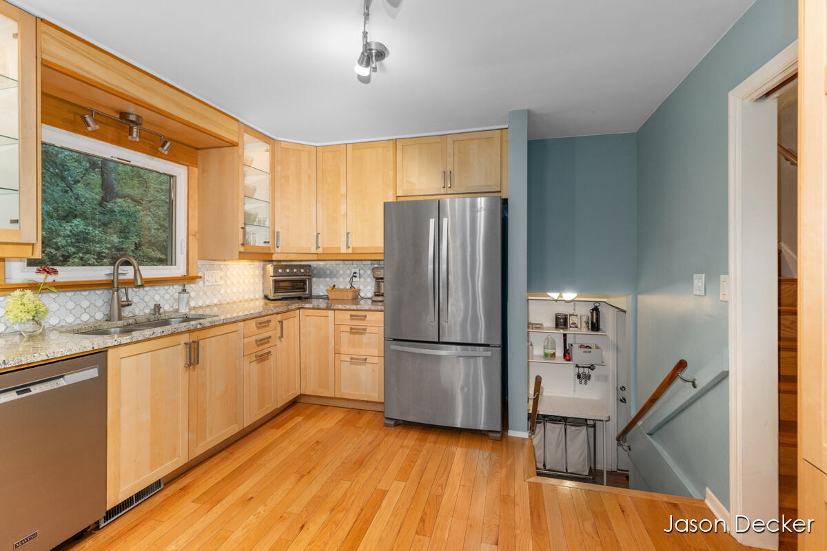 6181 10 Mile Road Property Photo 11