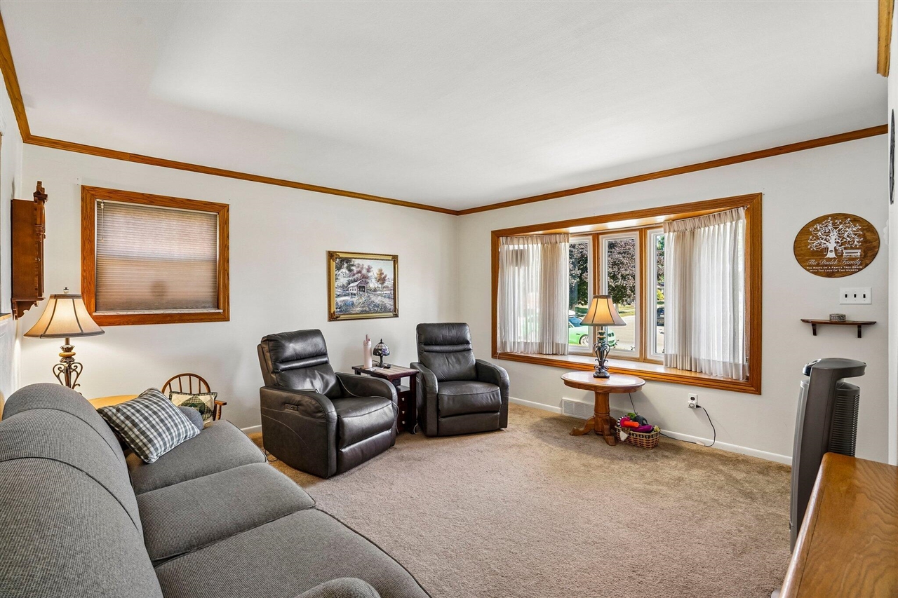 26347 Midway Street Property Photo 3