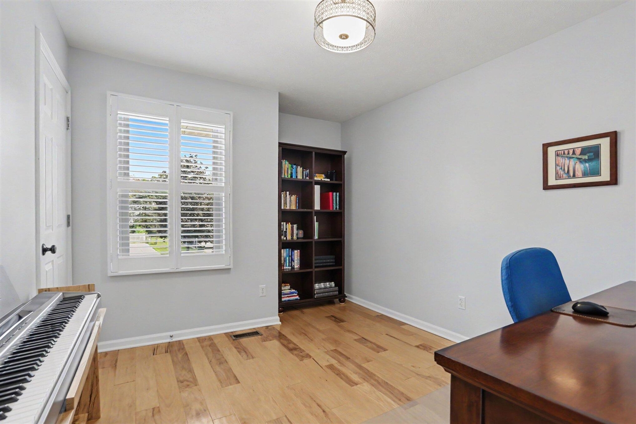 1016 Barton Street Property Photo 18