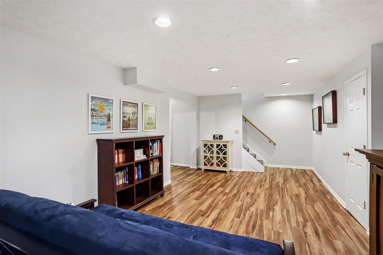 1016 Barton Street Property Photo 20