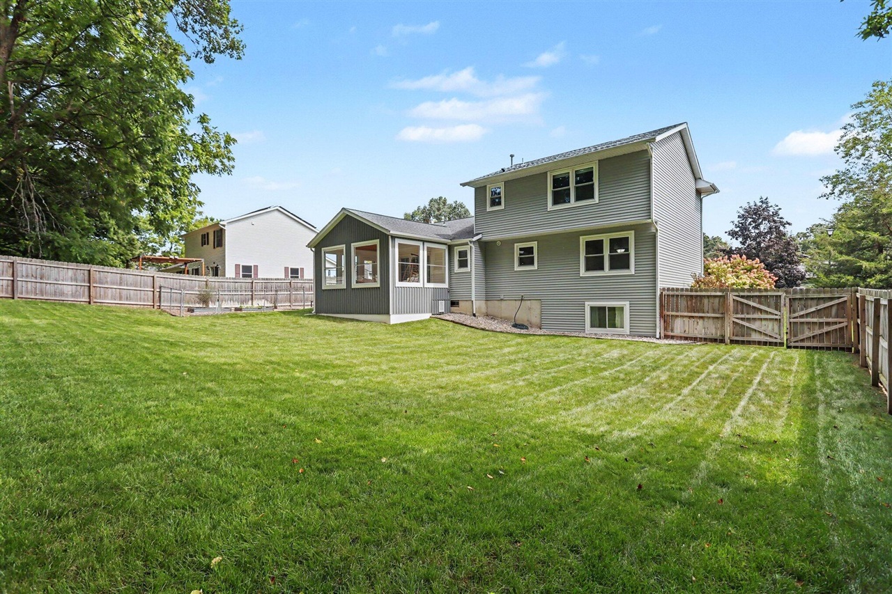 1016 Barton Street Property Photo 23