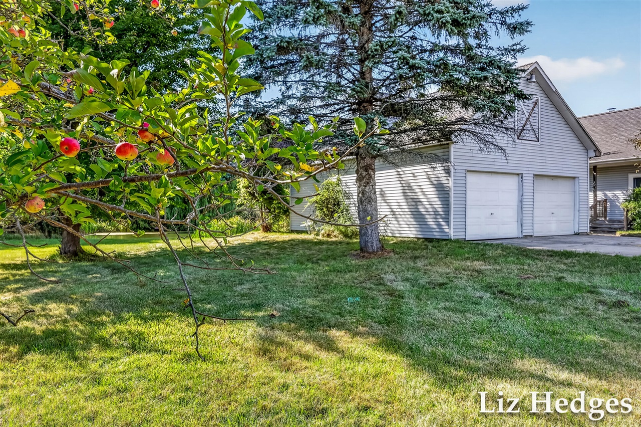 7565 S 56th Avenue Property Photo 14