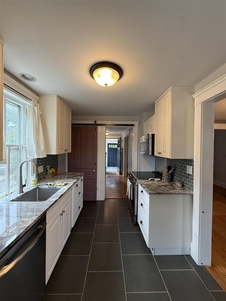 121 Kenwood Avenue Property Photo 1
