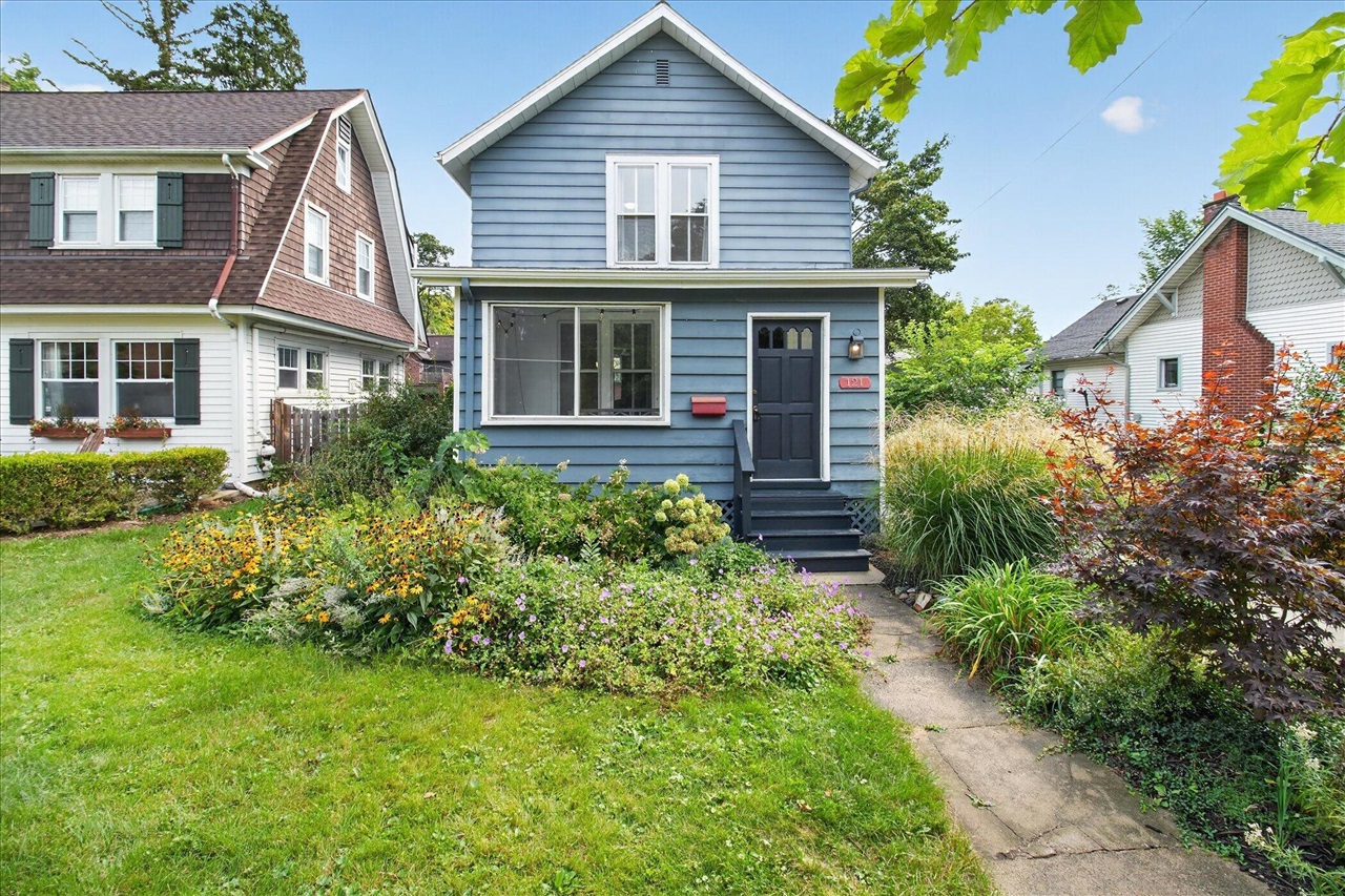 121 Kenwood Avenue Property Photo 3