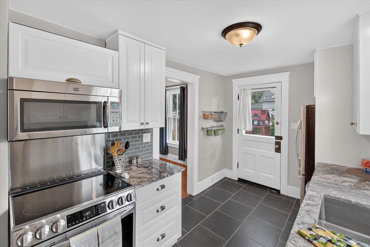 121 Kenwood Avenue Property Photo 13