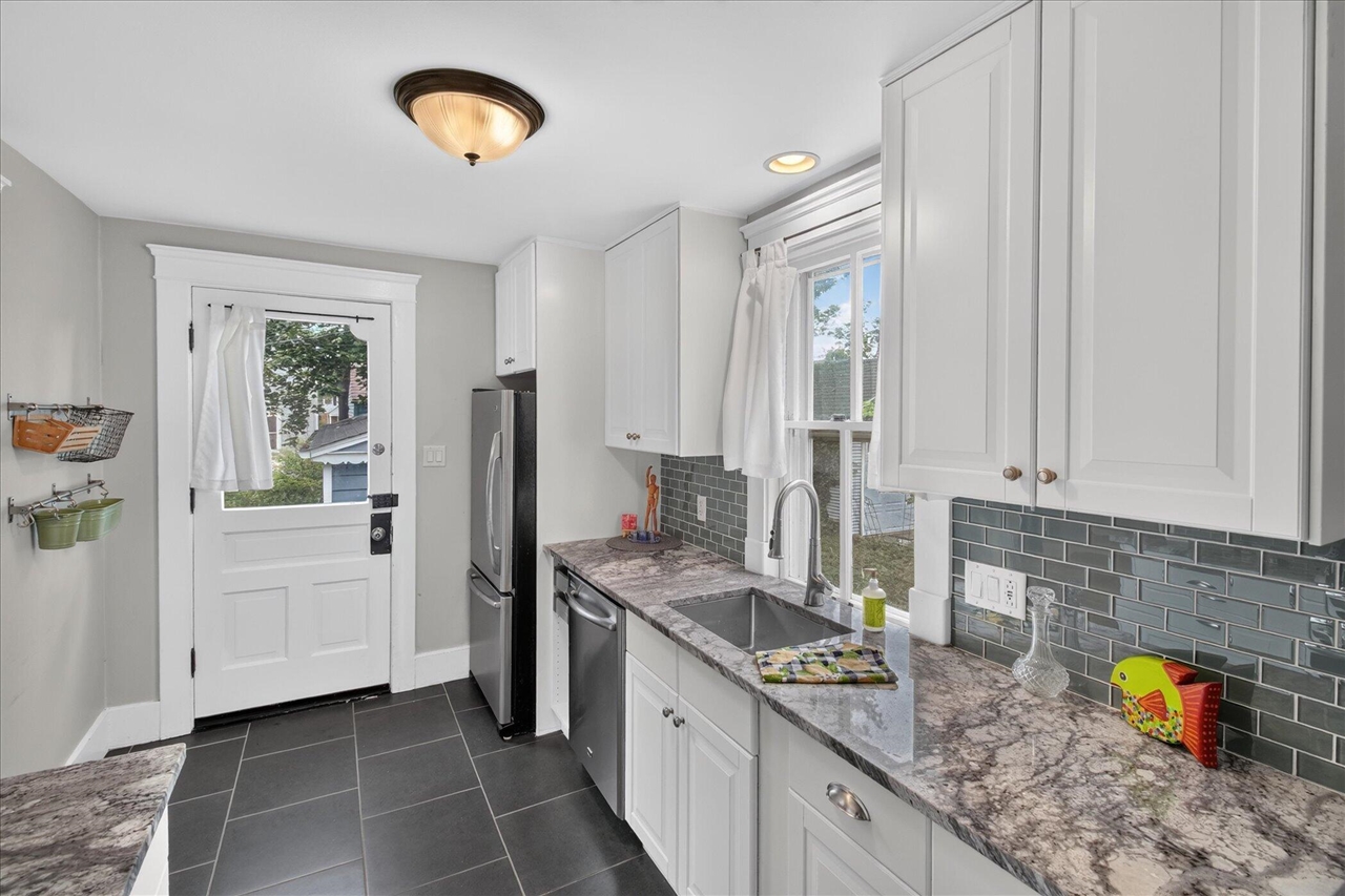 121 Kenwood Avenue Property Photo 15