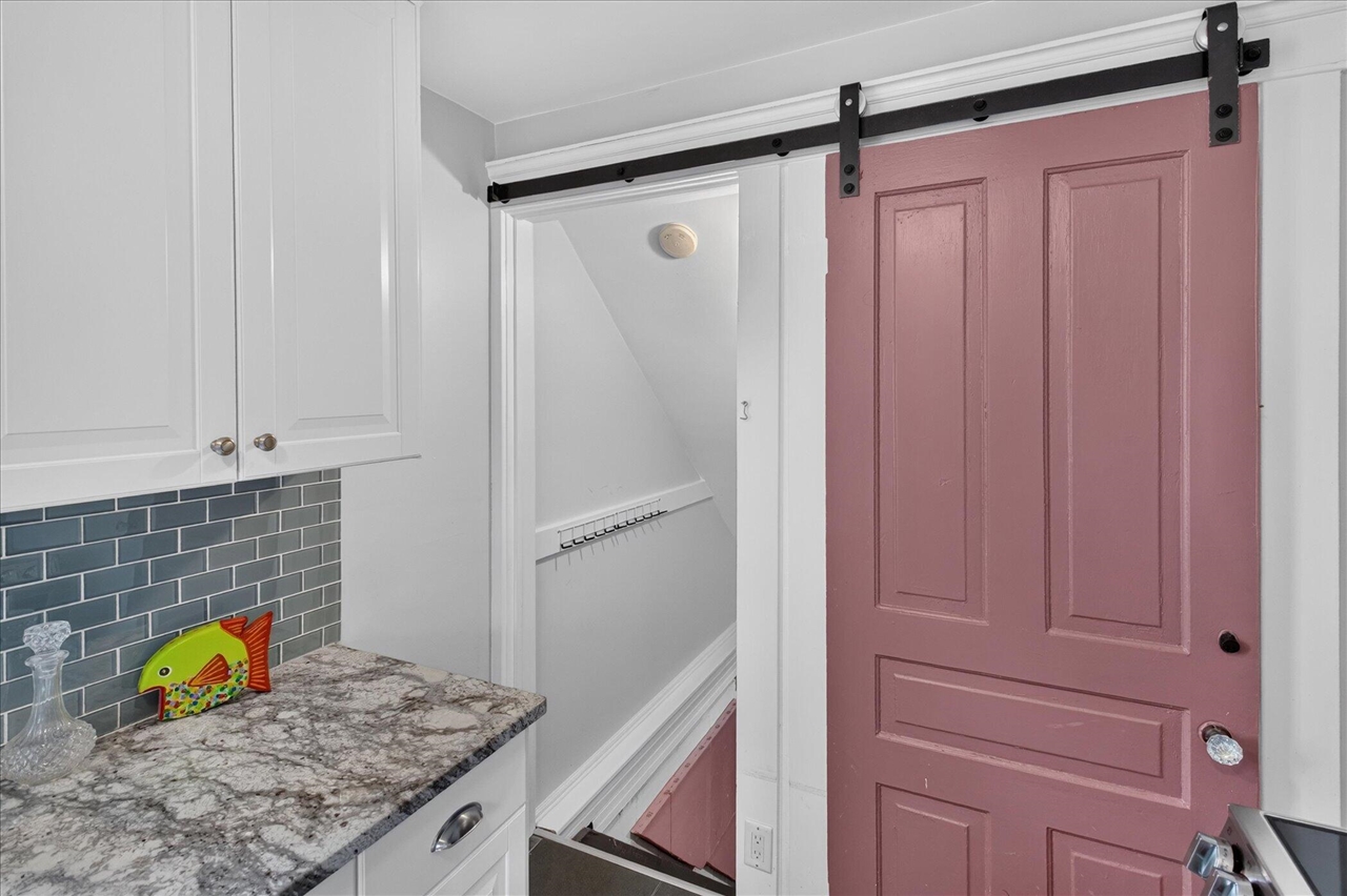 121 Kenwood Avenue Property Photo 19
