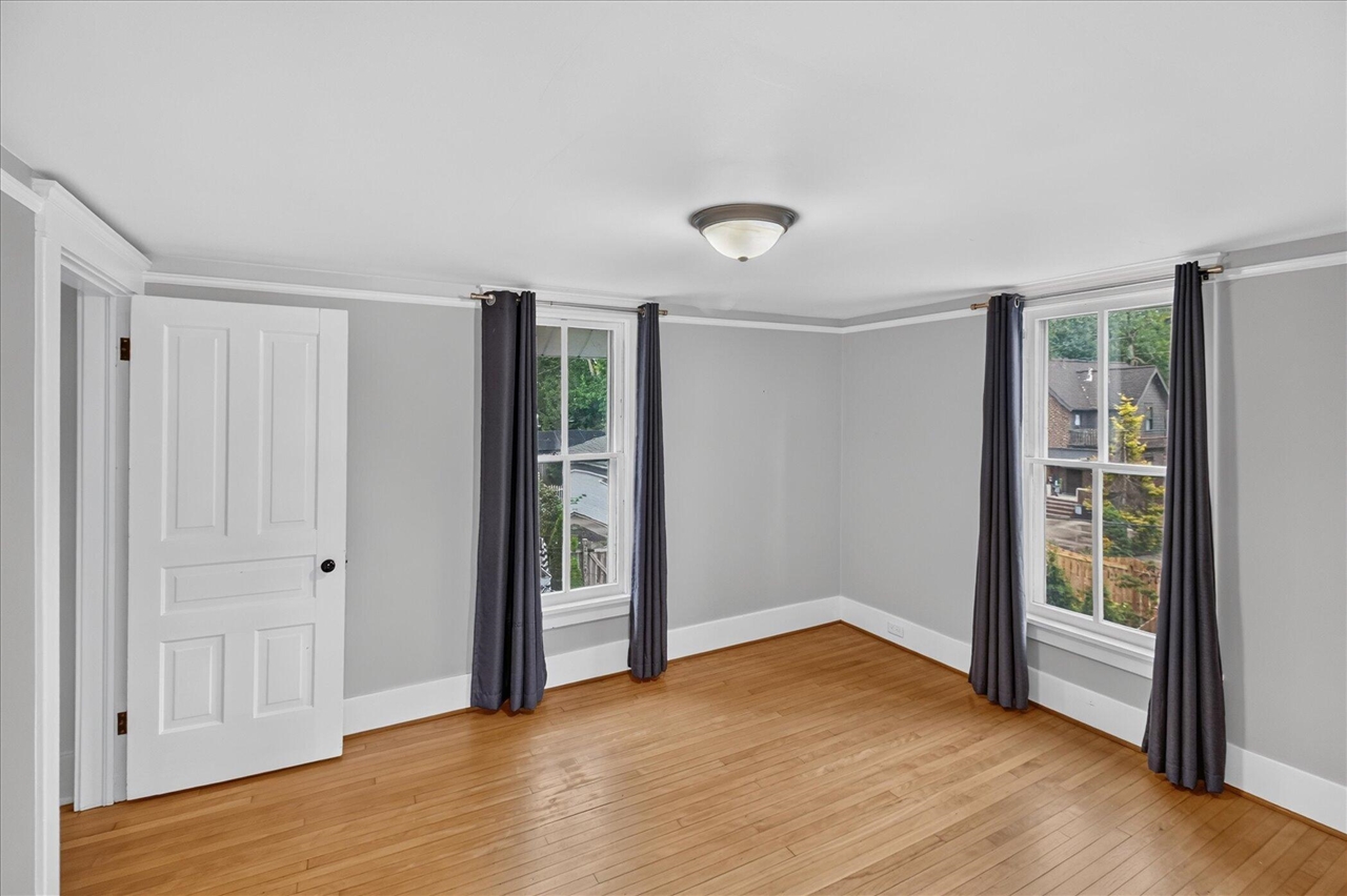 121 Kenwood Avenue Property Photo 23