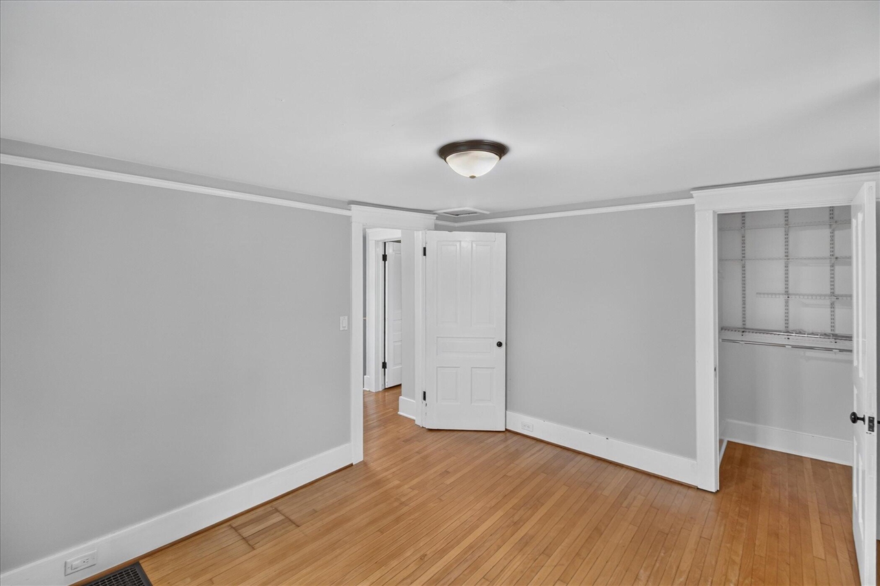121 Kenwood Avenue Property Photo 24