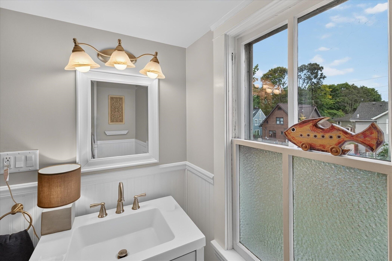 121 Kenwood Avenue Property Photo 27