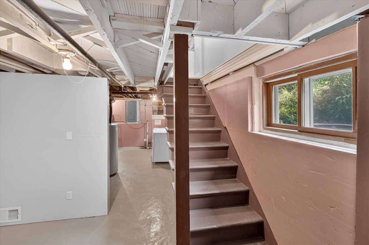 121 Kenwood Avenue Property Photo 28