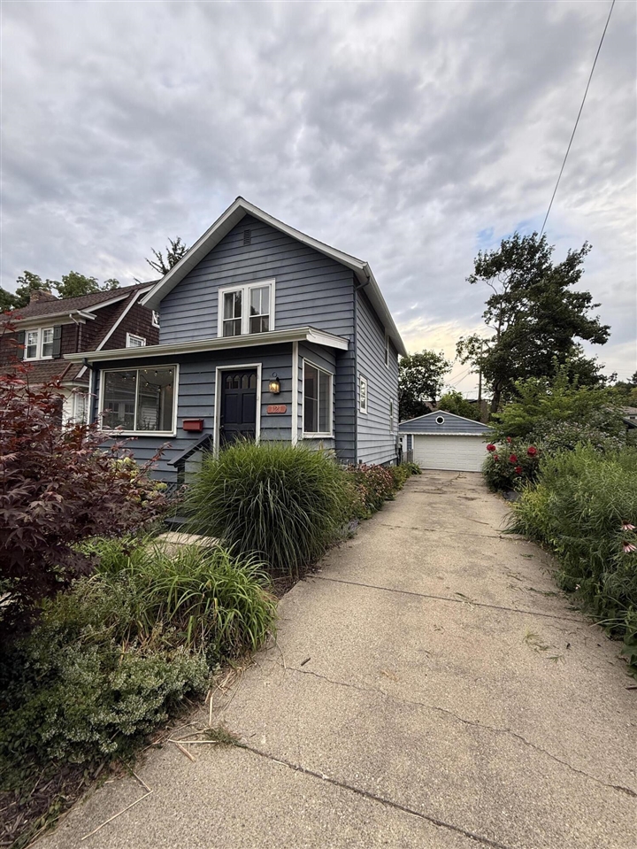 121 Kenwood Avenue Property Photo 31