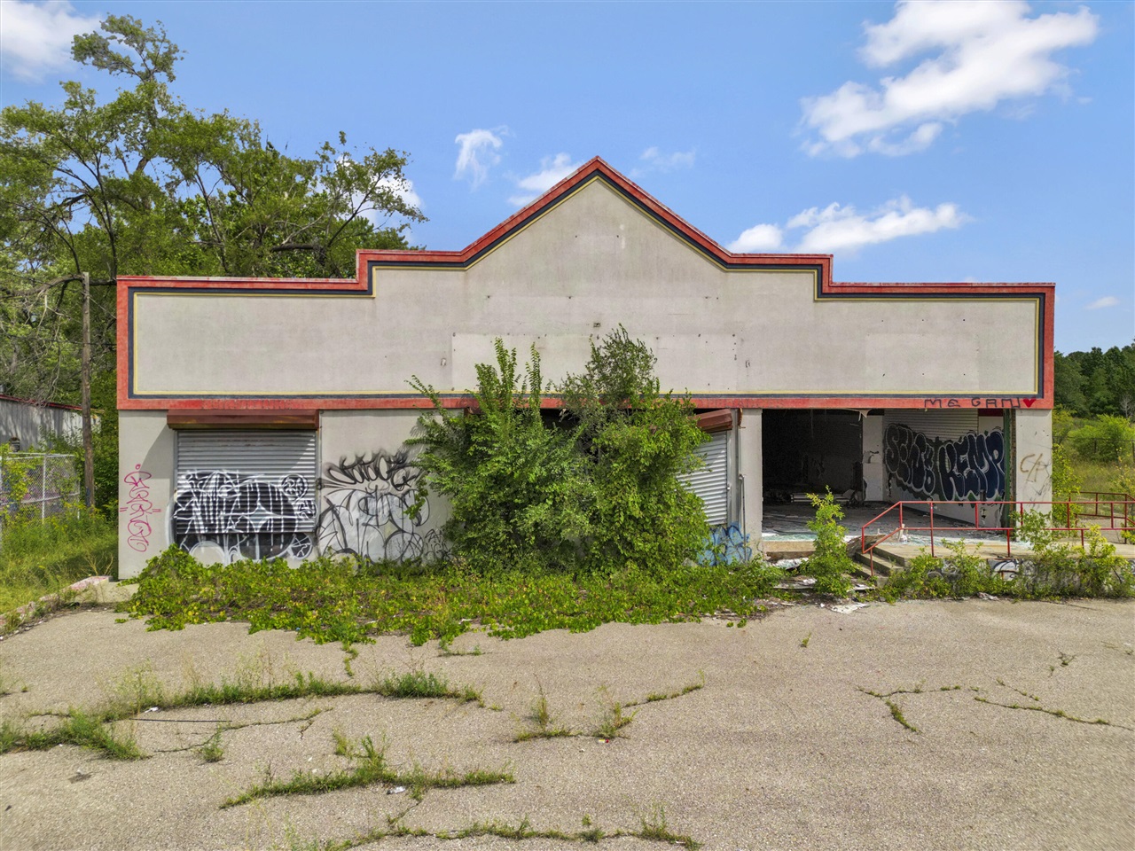 2913 S Dort Highway Property Photo 1
