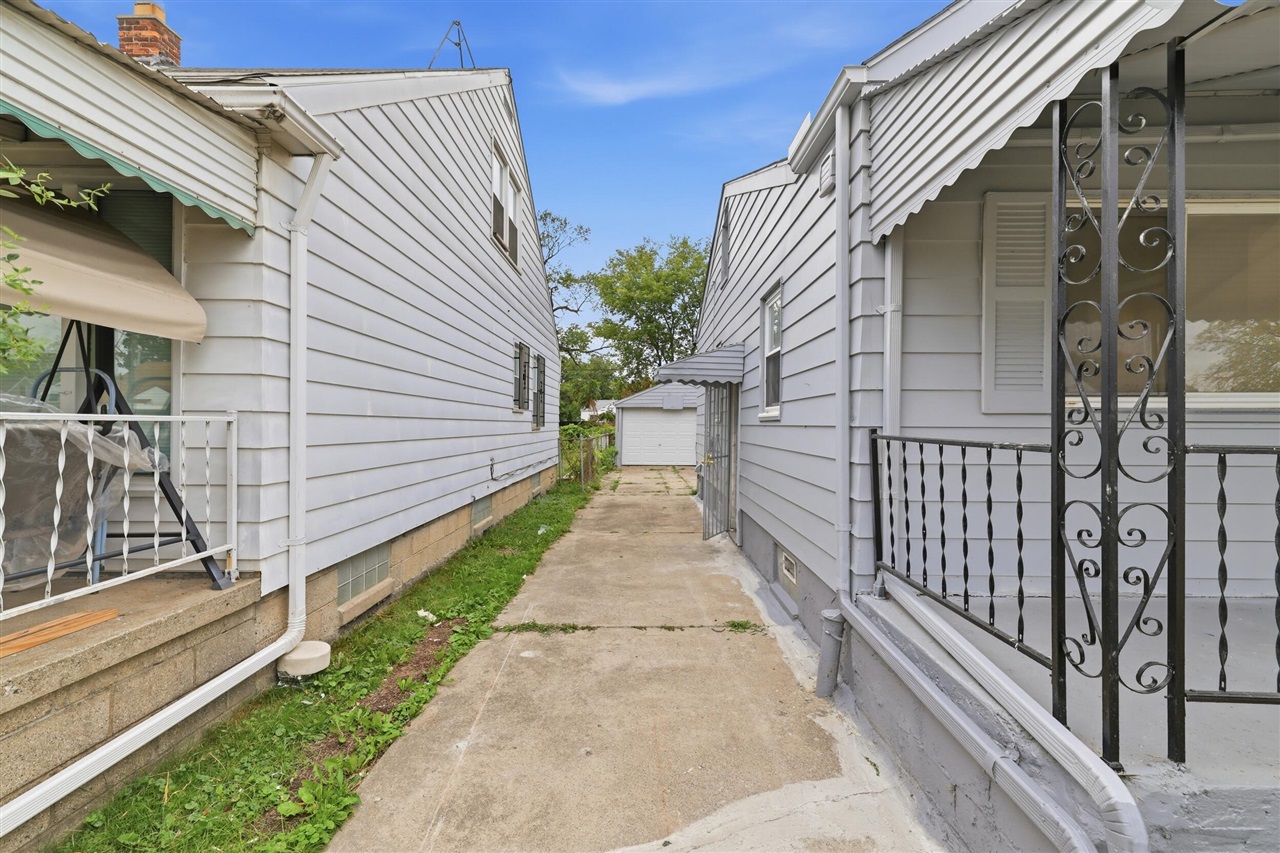 6803 Grandville Avenue Property Photo 5