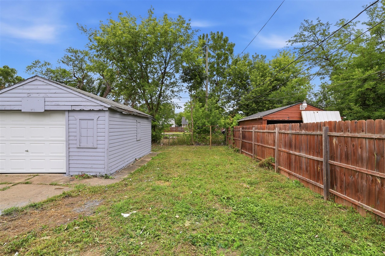6803 Grandville Avenue Property Photo 7