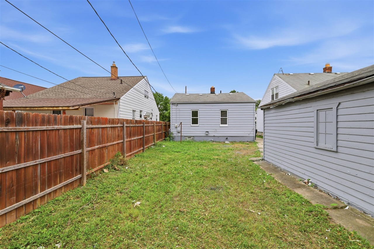 6803 Grandville Avenue Property Photo 8