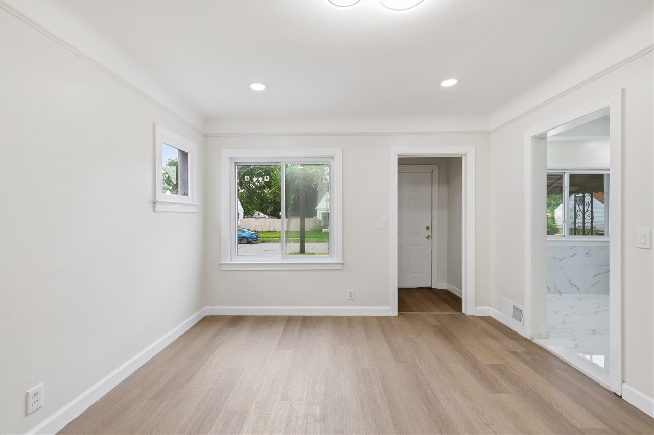 6803 Grandville Avenue Property Photo 17