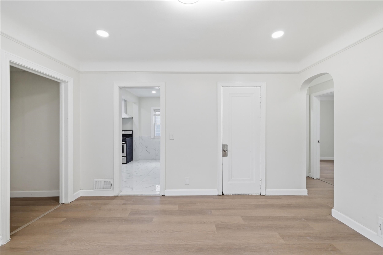 6803 Grandville Avenue Property Photo 18