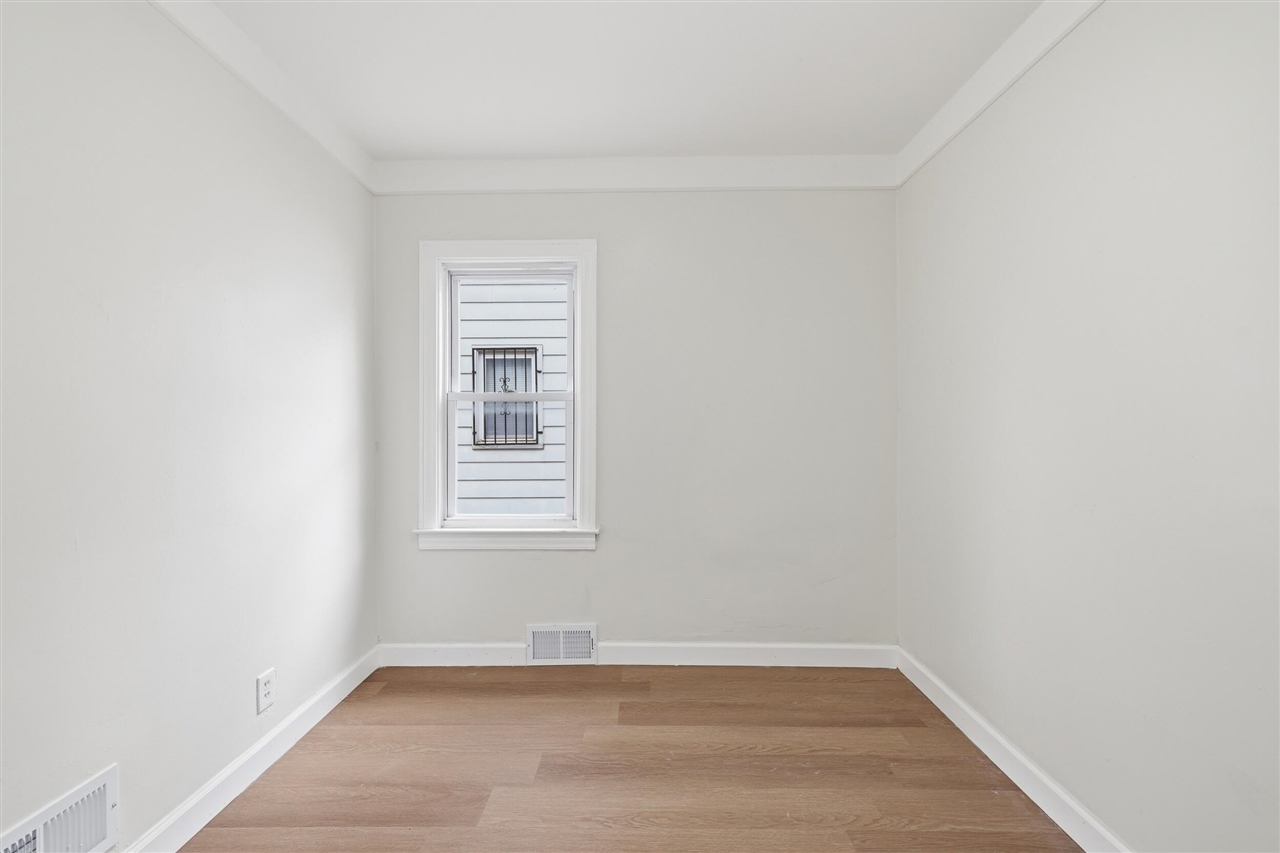 6803 Grandville Avenue Property Photo 23