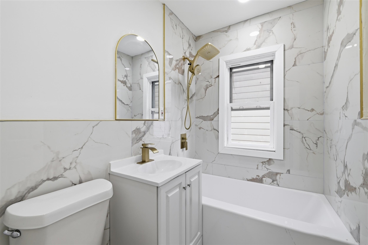6803 Grandville Avenue Property Photo 27