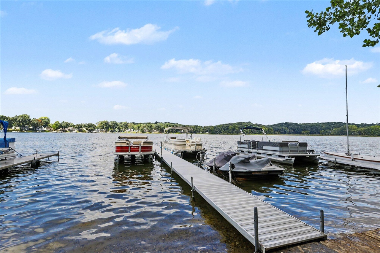 58411 E Clear Lake Road Property Photo 3