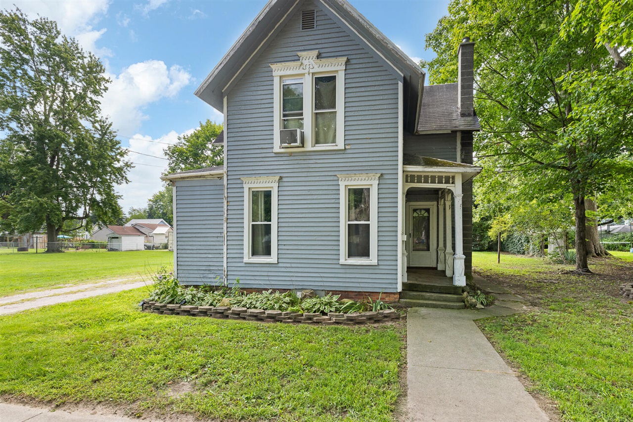 130 E Union Street Property Photo 1